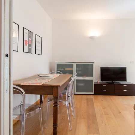 I Guardinfanti By Happyhostorino * Turín