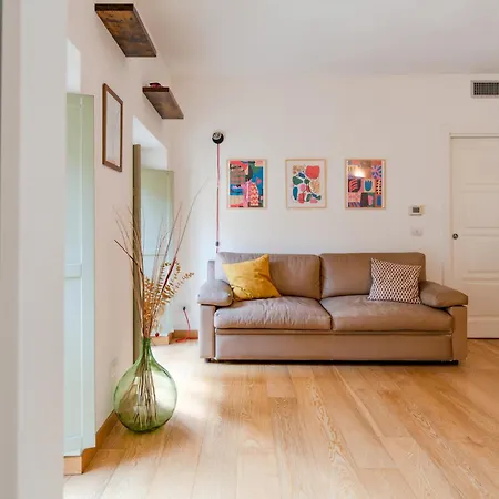 아파트 I Guardinfanti By Happyhostorino