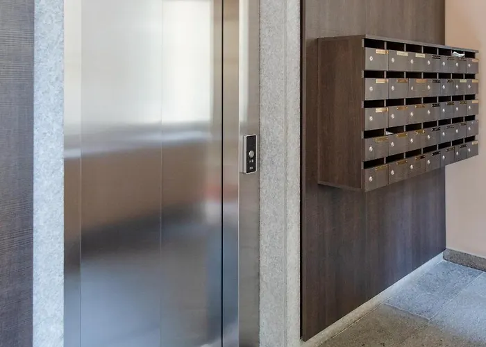 I Guardinfanti By Happyhostorino Turín